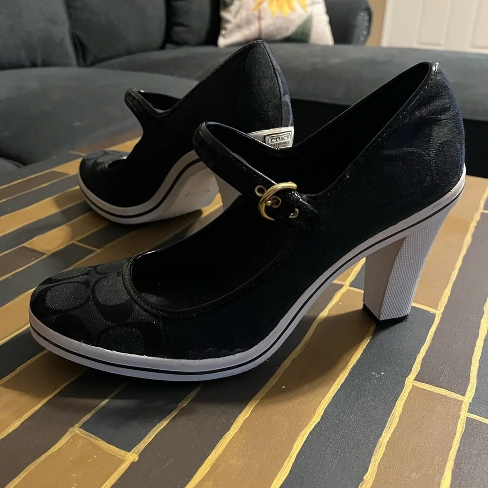 Coach Pumps - Picture 4 of 6